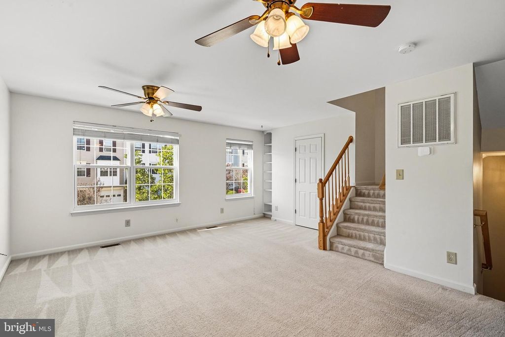 Image 13 of property listing at 7133 WYTHEVILLE CIR, Fredericksburg, VA 22407