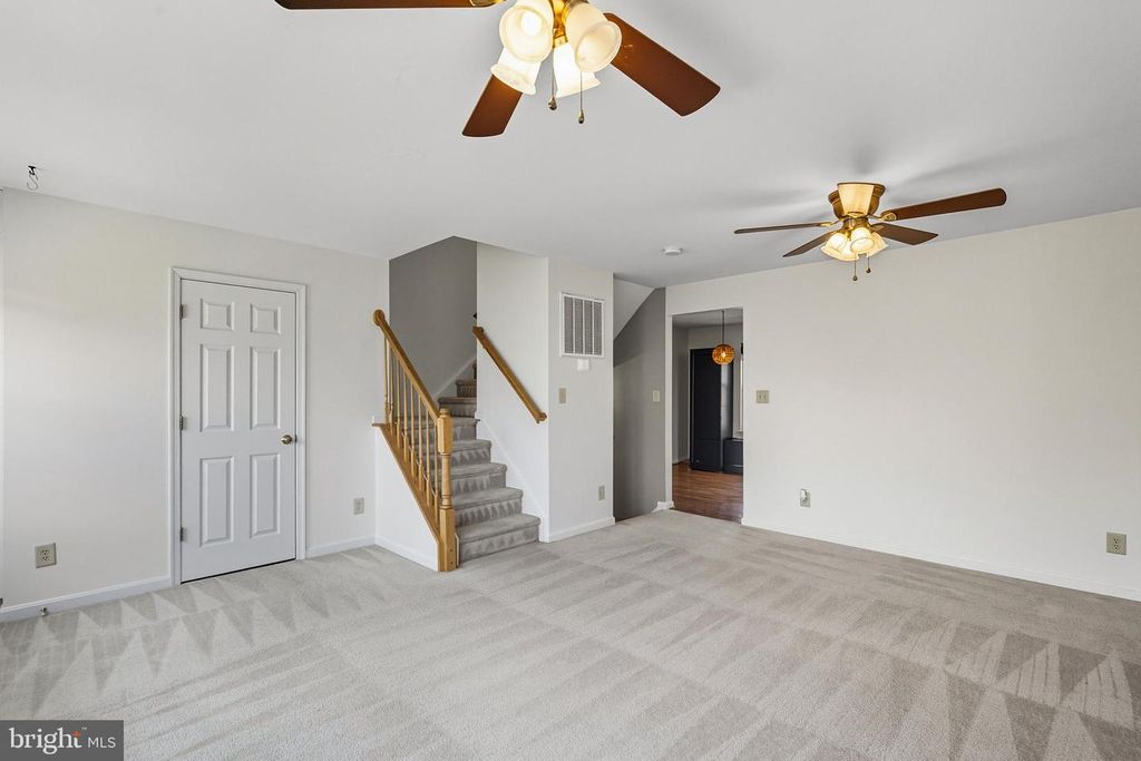 Image 14 of property listing at 7133 WYTHEVILLE CIR, Fredericksburg, VA 22407