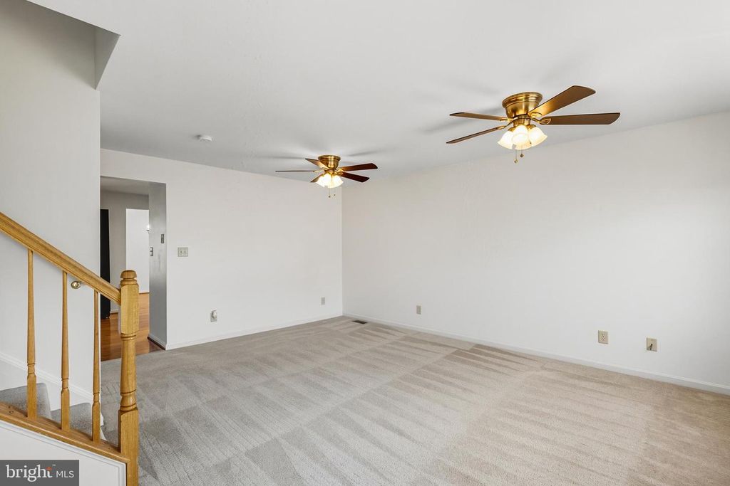 Image 15 of property listing at 7133 WYTHEVILLE CIR, Fredericksburg, VA 22407