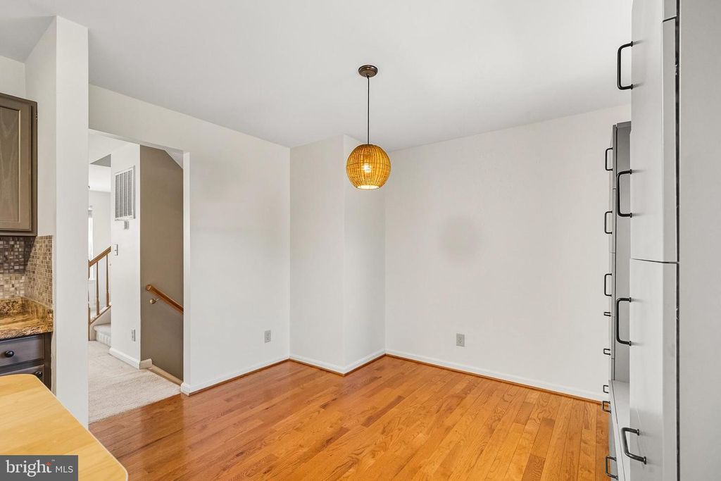 Image 18 of property listing at 7133 WYTHEVILLE CIR, Fredericksburg, VA 22407