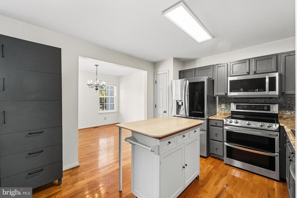 Image 21 of property listing at 7133 WYTHEVILLE CIR, Fredericksburg, VA 22407