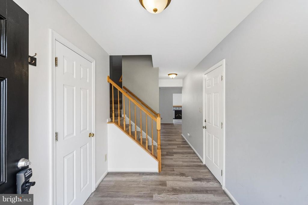 Image 3 of property listing at 7133 WYTHEVILLE CIR, Fredericksburg, VA 22407