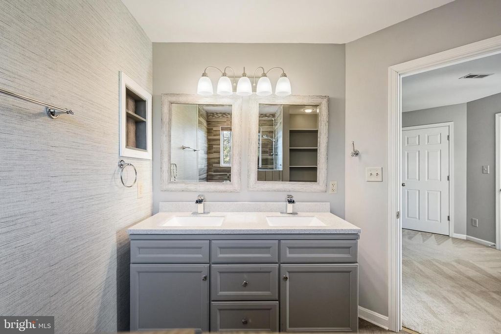 Image 29 of property listing at 7133 WYTHEVILLE CIR, Fredericksburg, VA 22407