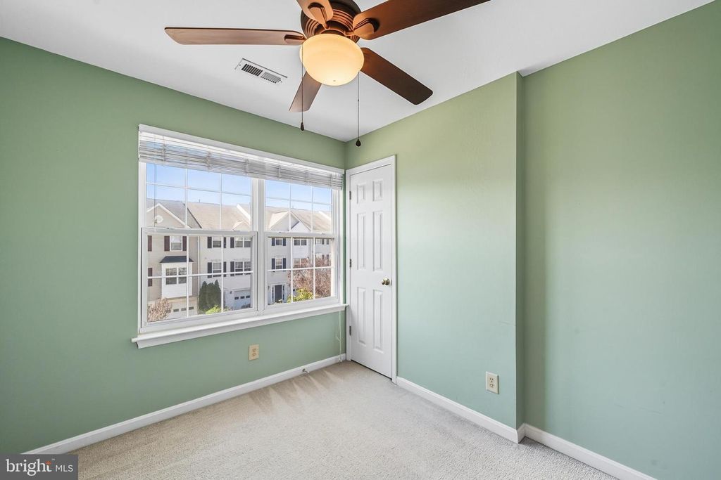 Image 34 of property listing at 7133 WYTHEVILLE CIR, Fredericksburg, VA 22407