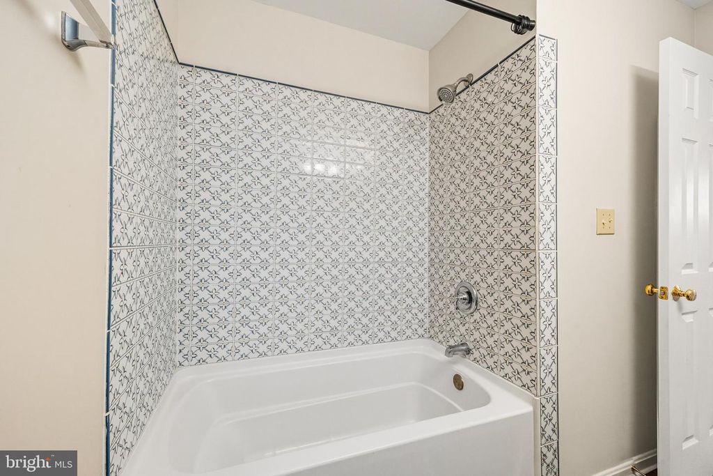 Image 38 of property listing at 7133 WYTHEVILLE CIR, Fredericksburg, VA 22407
