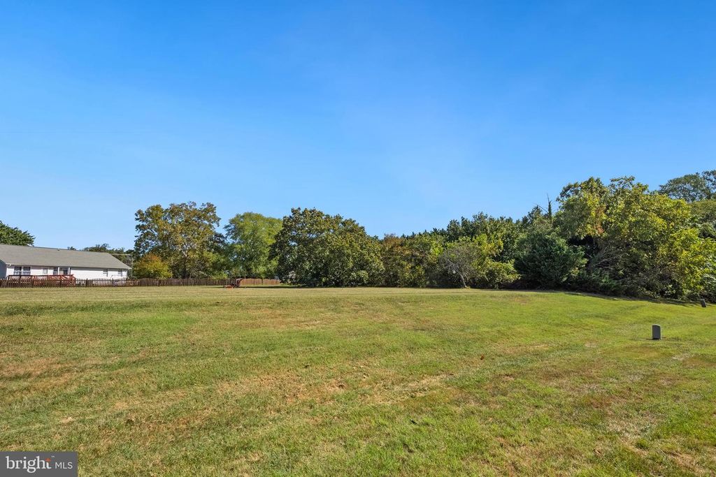 Image 41 of property listing at 7133 WYTHEVILLE CIR, Fredericksburg, VA 22407