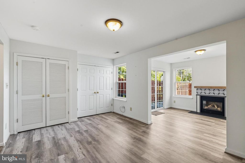 Image 8 of property listing at 7133 WYTHEVILLE CIR, Fredericksburg, VA 22407