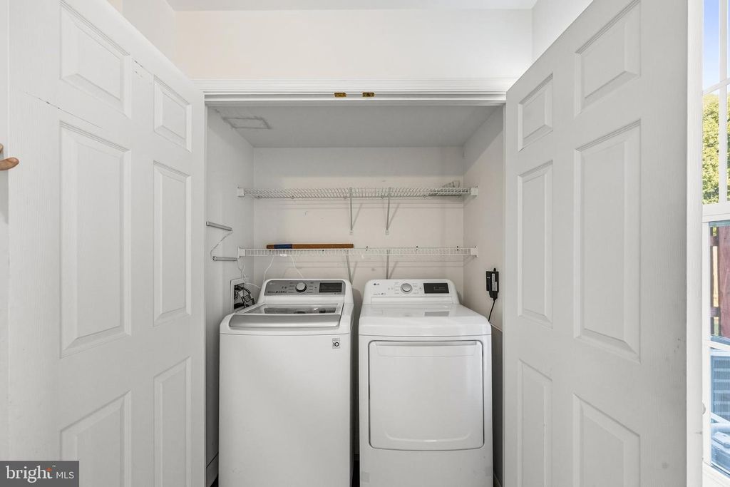 Image 9 of property listing at 7133 WYTHEVILLE CIR, Fredericksburg, VA 22407