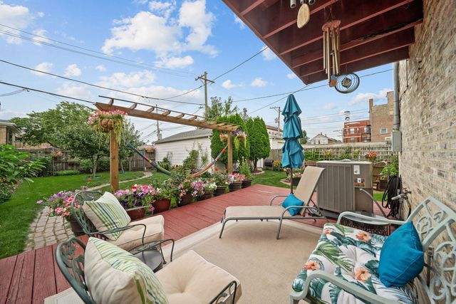 614 W 37th Street, Chicago, IL 60609