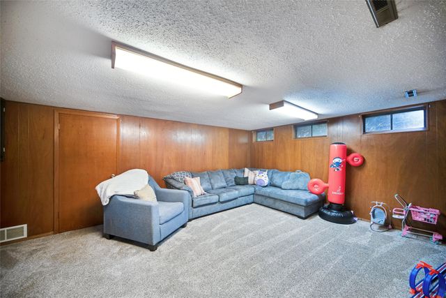 322 SE 10th Street, Ankeny, IA 50021