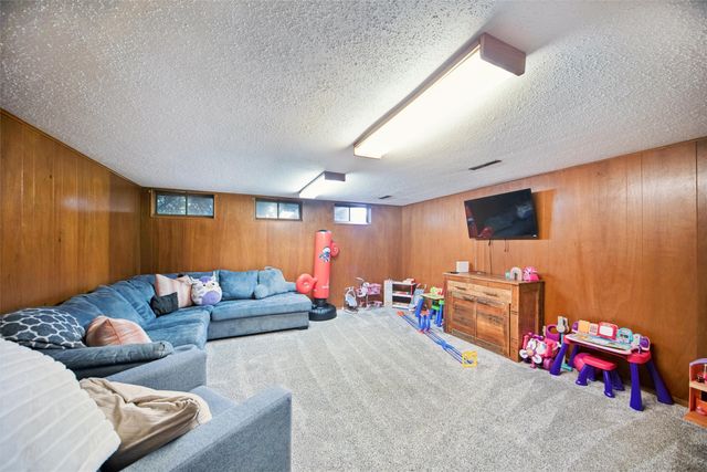 322 SE 10th Street, Ankeny, IA 50021