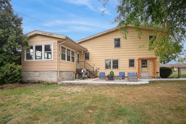 322 SE 10th Street, Ankeny, IA 50021