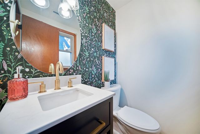 322 SE 10th Street, Ankeny, IA 50021