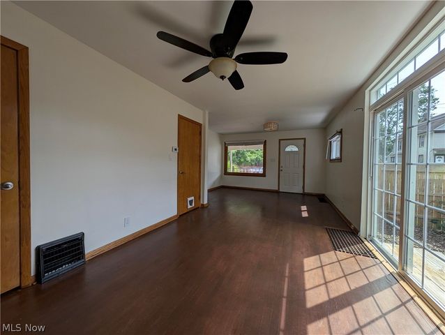 56 Charlotte Street, Akron, OH 44303