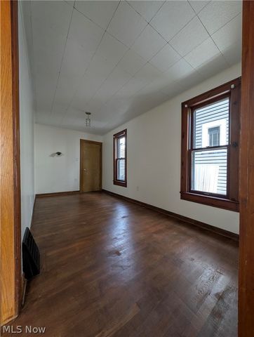 56 Charlotte Street, Akron, OH 44303