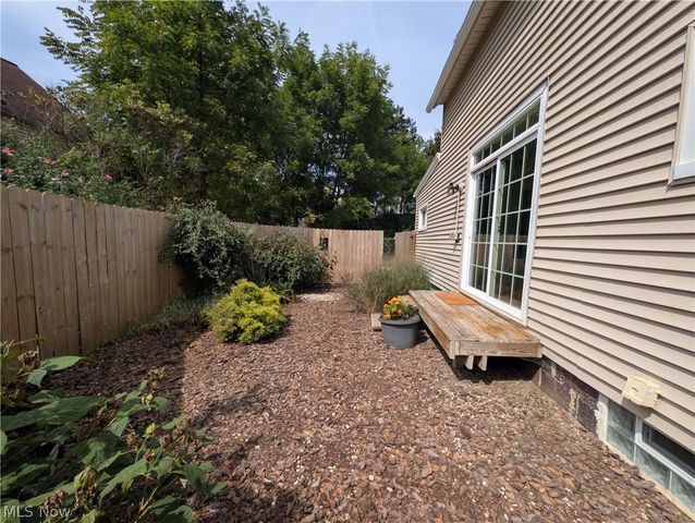 56 Charlotte Street, Akron, OH 44303