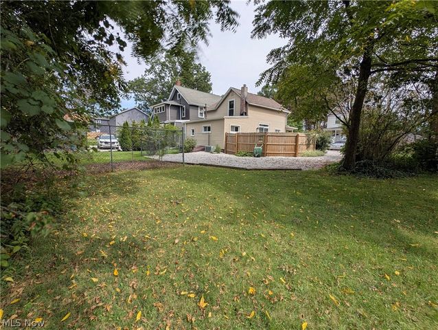 56 Charlotte Street, Akron, OH 44303