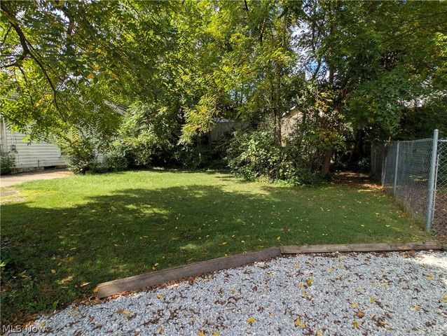 56 Charlotte Street, Akron, OH 44303