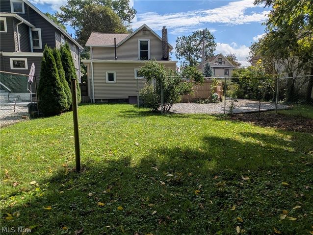 56 Charlotte Street, Akron, OH 44303