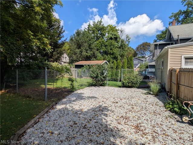 56 Charlotte Street, Akron, OH 44303