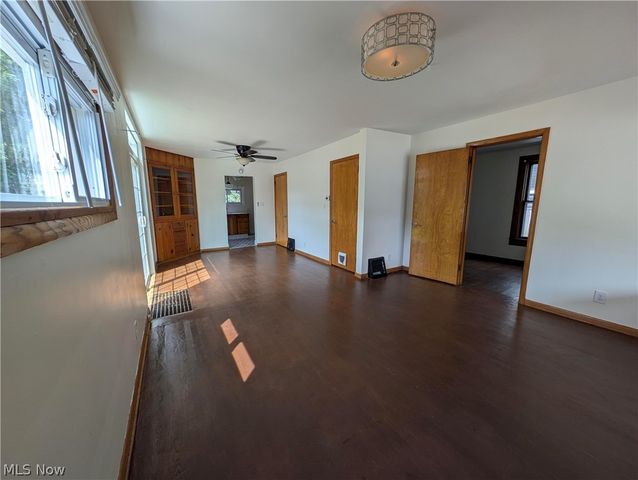 56 Charlotte Street, Akron, OH 44303