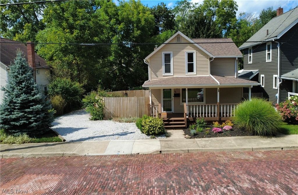 56 Charlotte Street, Akron, OH 44303