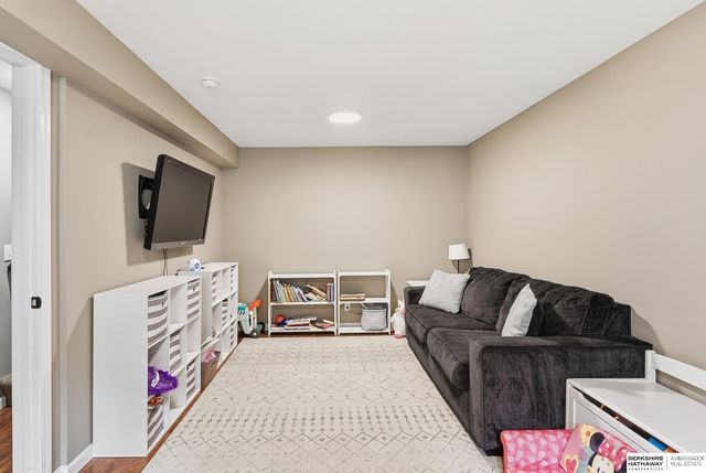 15124 Birch Street, Omaha, NE 68116