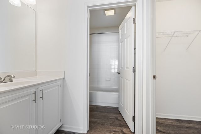 136 Beethoven Court 136, Wheaton, IL 60189