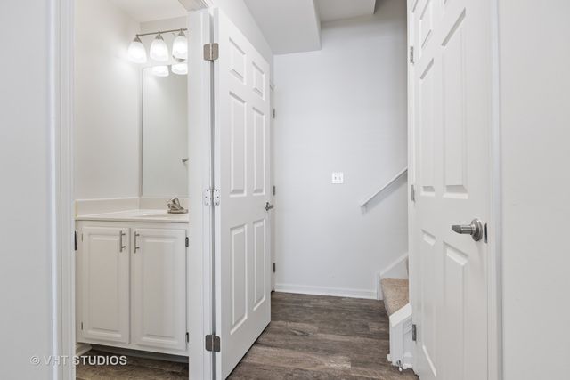 136 Beethoven Court 136, Wheaton, IL 60189