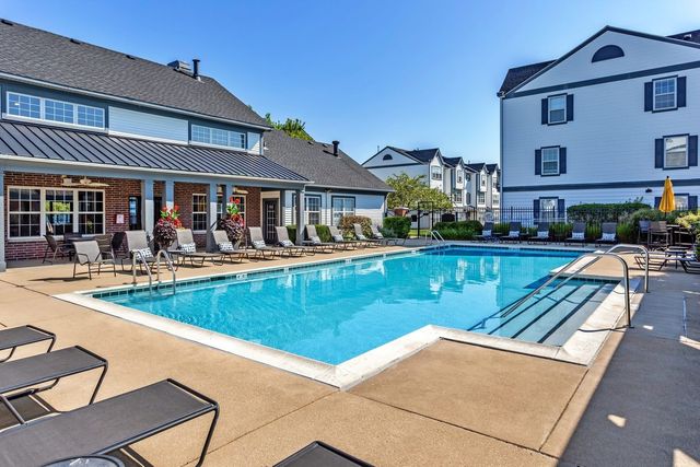 136 Beethoven Court 136, Wheaton, IL 60189