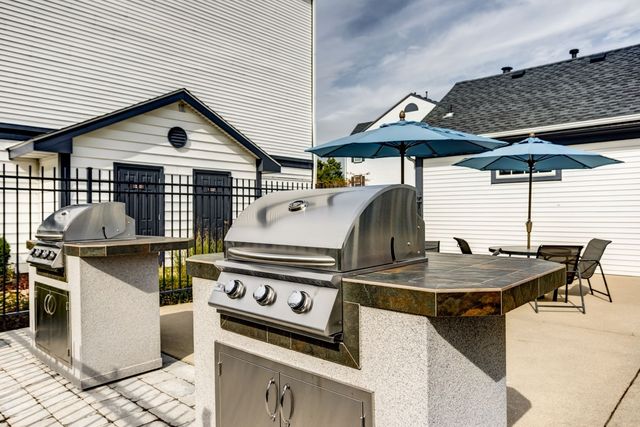 136 Beethoven Court 136, Wheaton, IL 60189