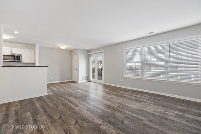 136 Beethoven Court 136, Wheaton, IL 60189