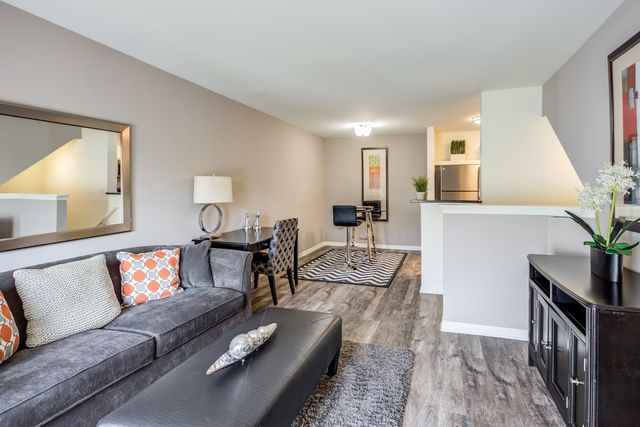 136 Beethoven Court 136, Wheaton, IL 60189