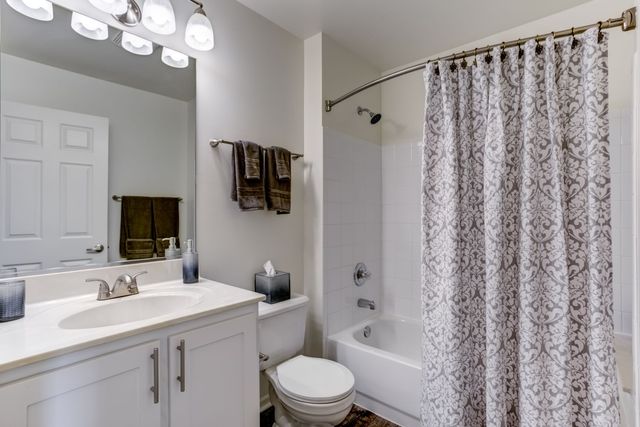 136 Beethoven Court 136, Wheaton, IL 60189