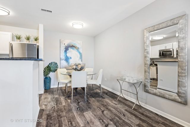 136 Beethoven Court 136, Wheaton, IL 60189