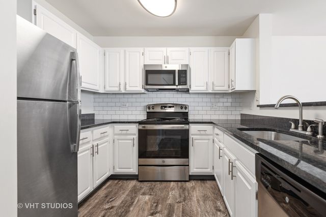 136 Beethoven Court 136, Wheaton, IL 60189