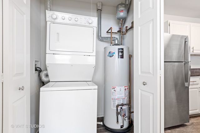 136 Beethoven Court 136, Wheaton, IL 60189