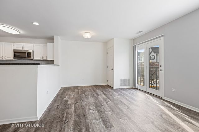 136 Beethoven Court 136, Wheaton, IL 60189