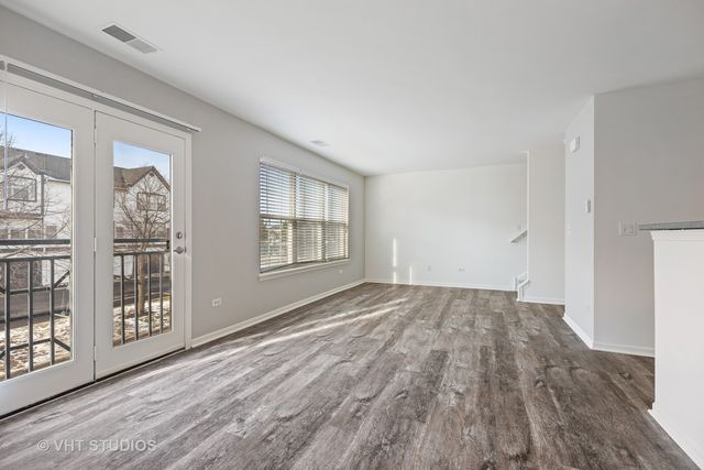 136 Beethoven Court 136, Wheaton, IL 60189