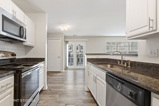 136 Beethoven Court 136, Wheaton, IL 60189