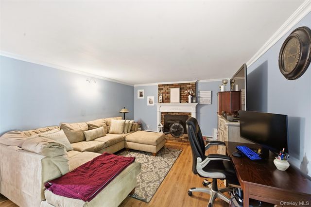 17 Jerome Street, Smithtown, NY 11787