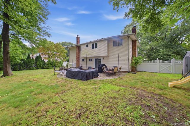 17 Jerome Street, Smithtown, NY 11787