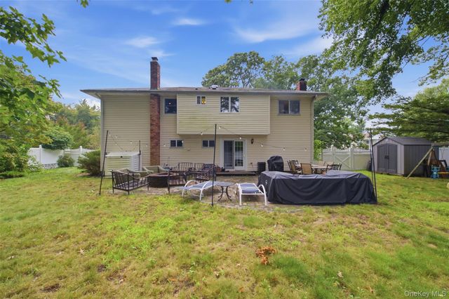 17 Jerome Street, Smithtown, NY 11787