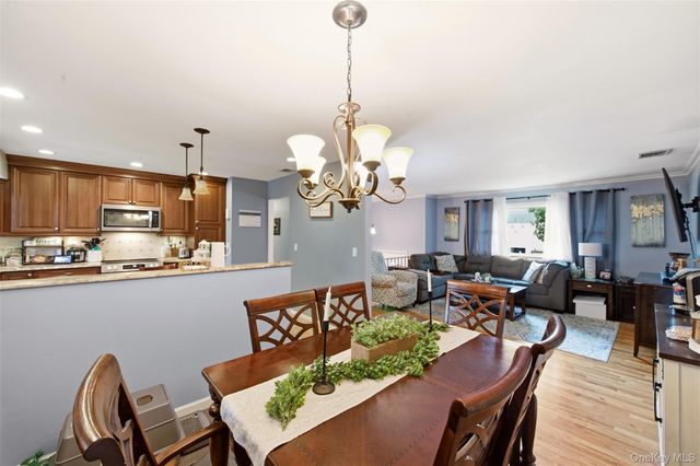 17 Jerome Street, Smithtown, NY 11787