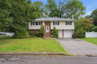 17 Jerome Street, Smithtown, NY 11787