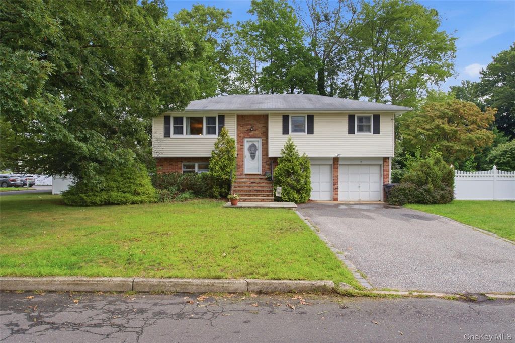 17 Jerome Street, Smithtown, NY 11787