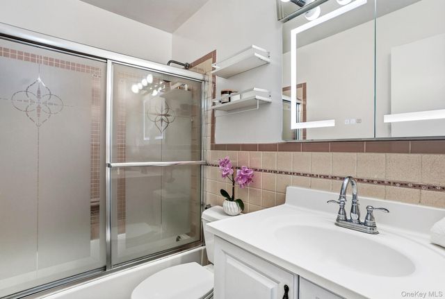 4 Laura Drive, Airmont, NY 10952