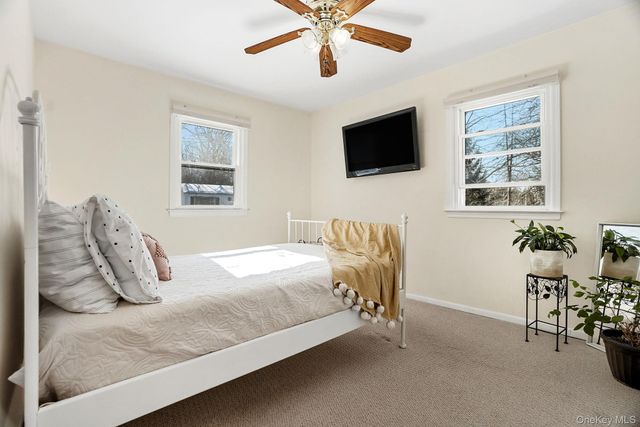 4 Laura Drive, Airmont, NY 10952