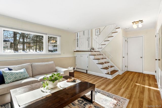 4 Laura Drive, Airmont, NY 10952