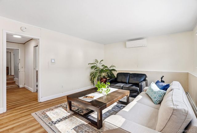 4 Laura Drive, Airmont, NY 10952